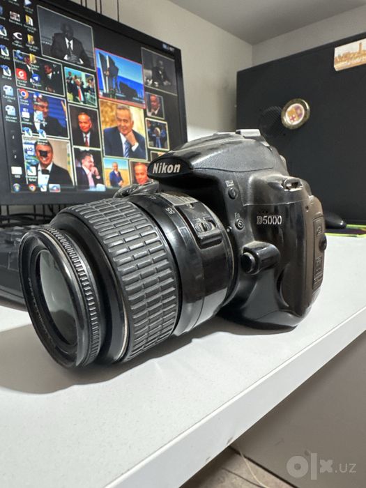 Nikon D5000 fotoapparat obyektivi bilan