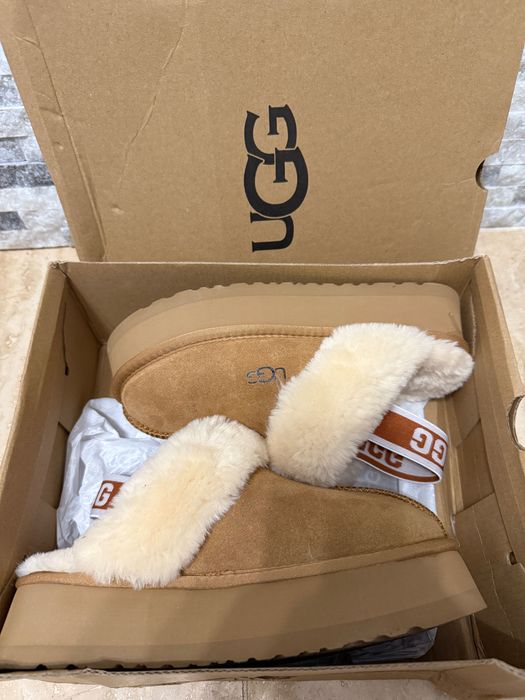 Vând papuci tip UGG