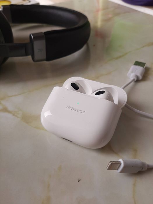 iPhone 15 + 2 бр. слушалки & джойстик (стара цена: 420€)