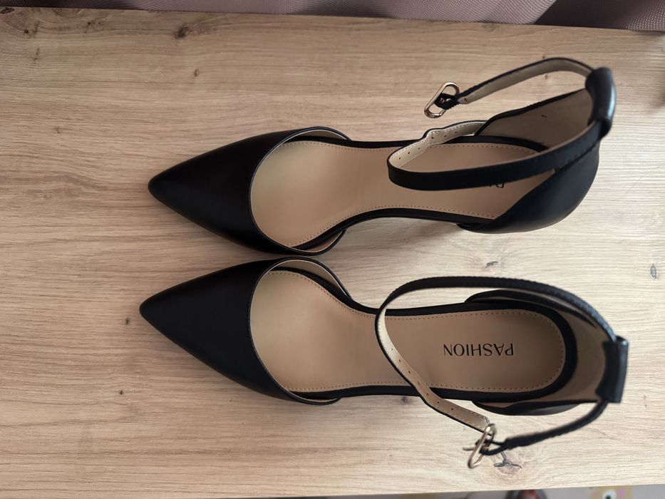 Конвертируеми (Convertible) обувки - ново - 38