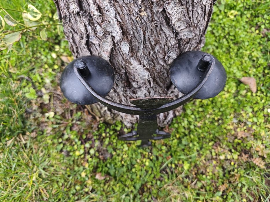 Ръчно кован меден свещник