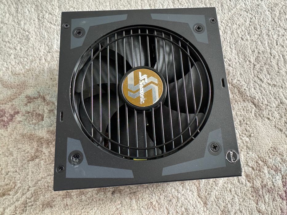 Vand sursa alimentare Seasonic Focus 650W, in gar