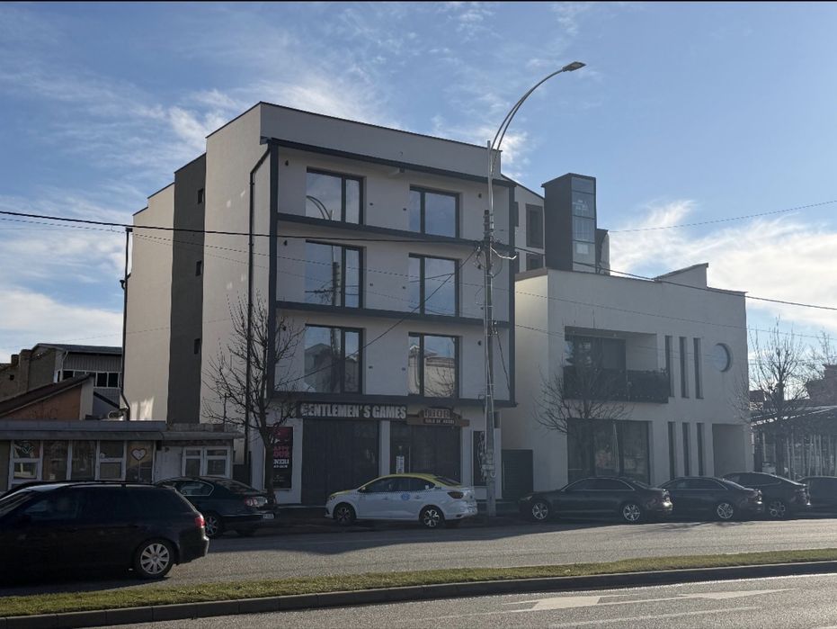 Inchiriez cladire , spatiu comercial