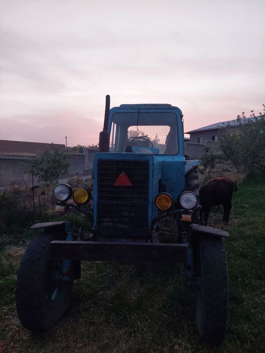 Traktor mtz 80 sotiladi