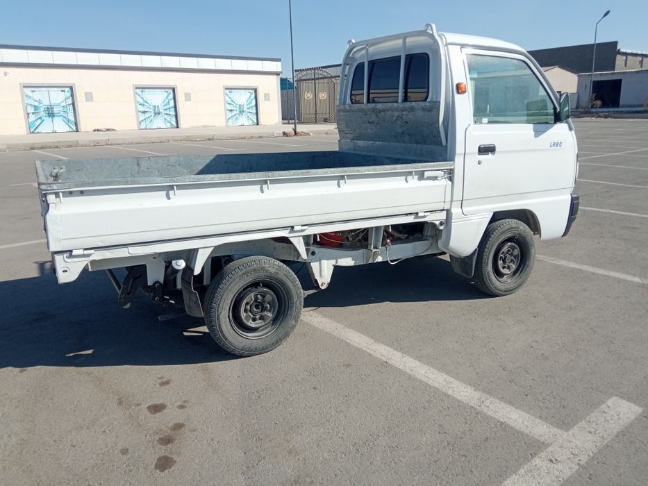 Машина яхши холатда матор афтоле емиди метан 30 ликдан 2 дона ку́йилга