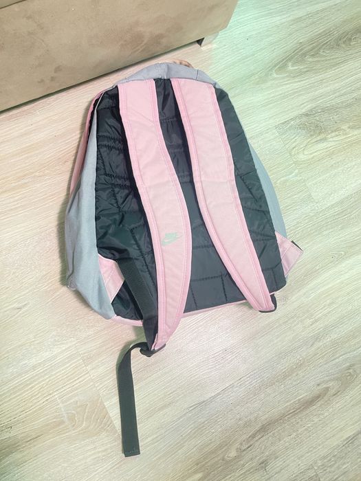 Ghiozdan/Ruxac Nike original cu maner,  roz cu gri cu fermoare si detalii