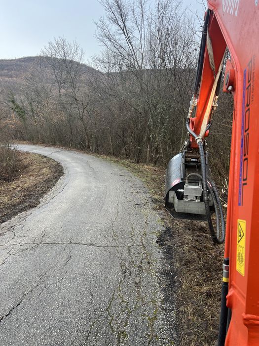 Услуги с комбиниран и мини багер!Почистване на трудно достъпни места