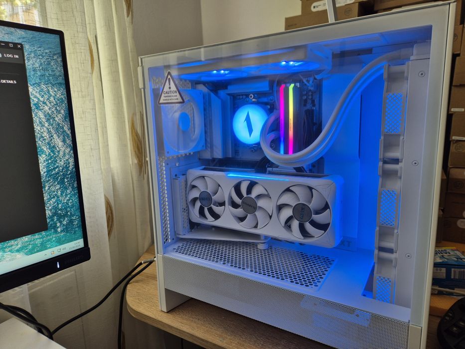 Sistem gaming alb, garantie - 9700X, RTX 5070, 2x24 GB DDR5