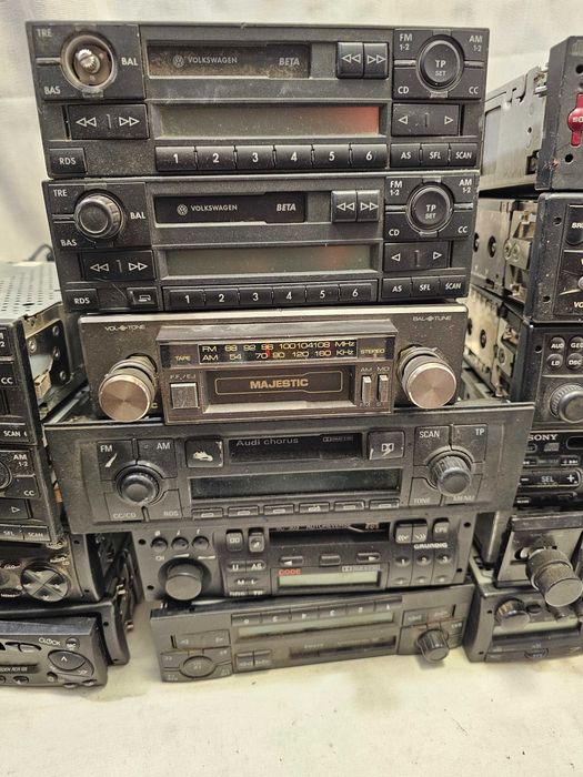 Lot Casetofoane Auto și Radiouri Vechi | Blaupunkt, VW Beta, Grundig, Sony | Piese/Restaurare