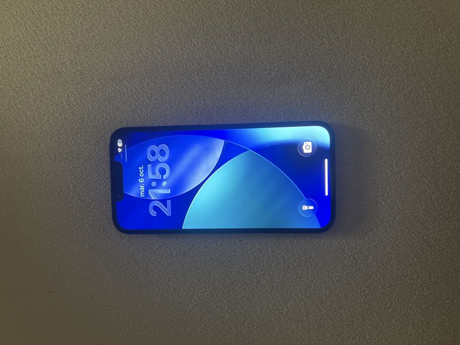 Vând sau schimb iPhone 13