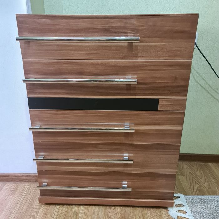 Шкаф и комод в хорошем качестве.