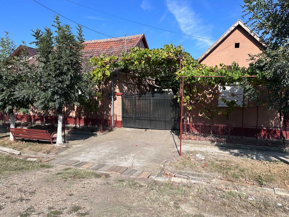 Casă de vânzare în Apateu, jud. Arad – complet mobilată, teren 1.500 mp