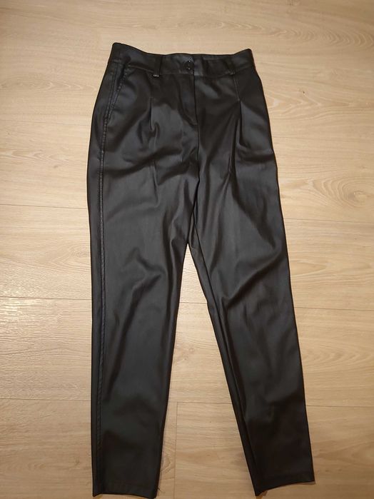 Кожен панталон, размер 26, отговаря на S размер