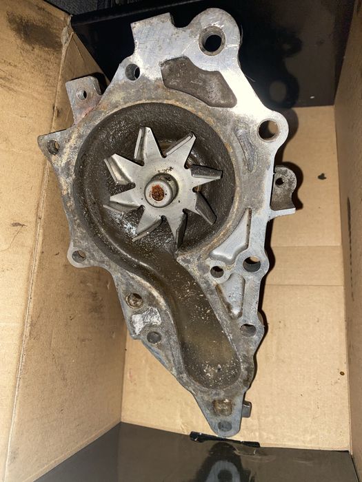 Водяная помпа aisin 2JZ GE