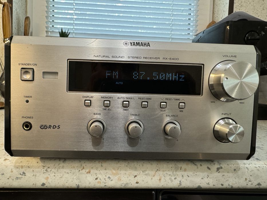 Yamaha RX-E400 мини стерео ресивър