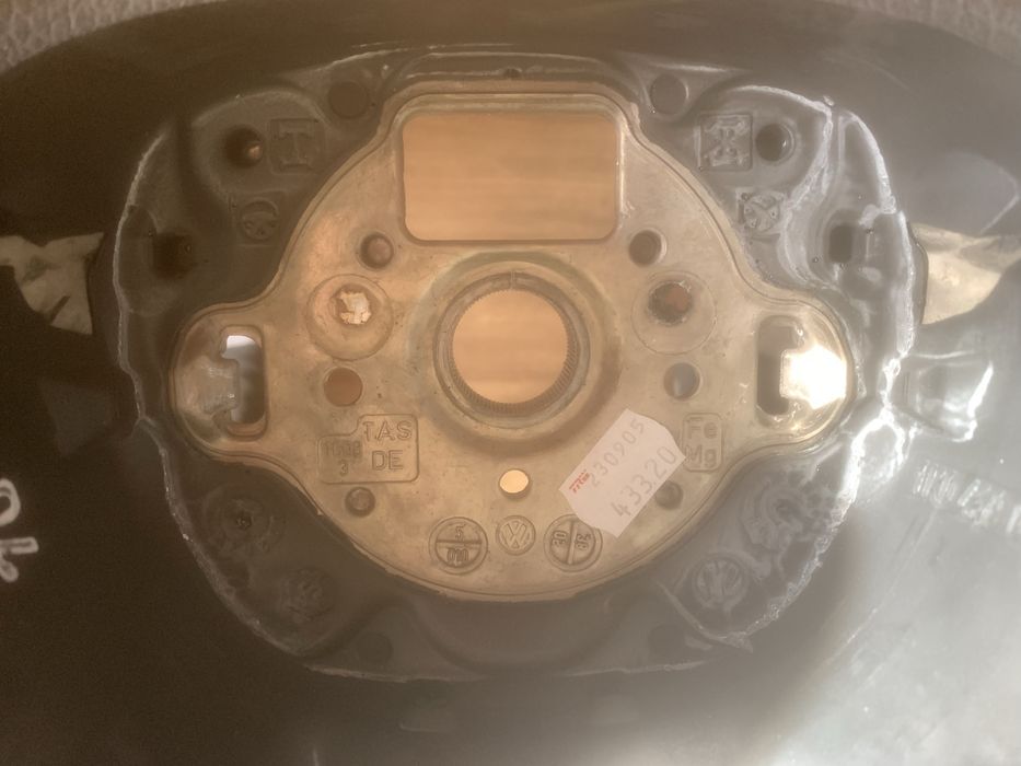 Волан с airbag Golf 5