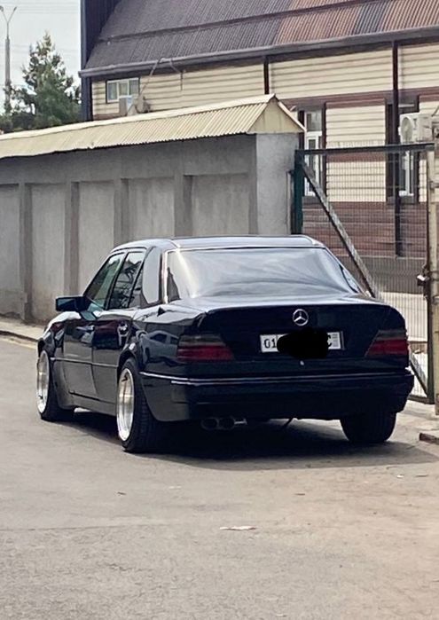 Mercedes-Benz W124 E320  «Волчок»