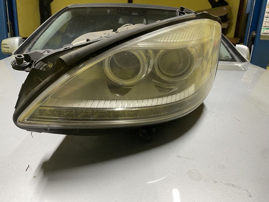 Far St Mercedes S W221 Facelift volan stanga Pret 3000 lei