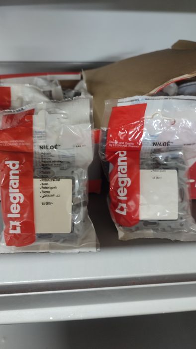 Ключ за стълбищтно осветление legrand БУТОН CARIVA КРЕМ С РАМКА