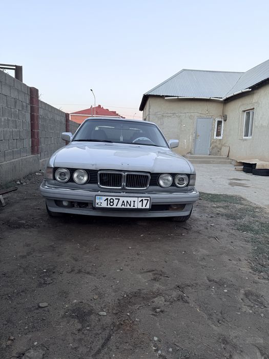 Е32 БМВ  радном окрасе