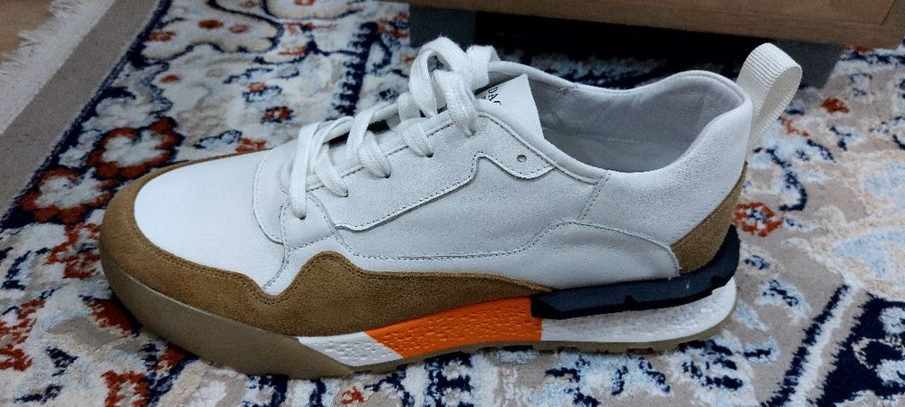 Продам кроссовки