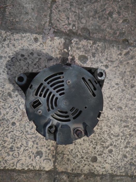 Продам генератор Мерседес 124,204 мотор