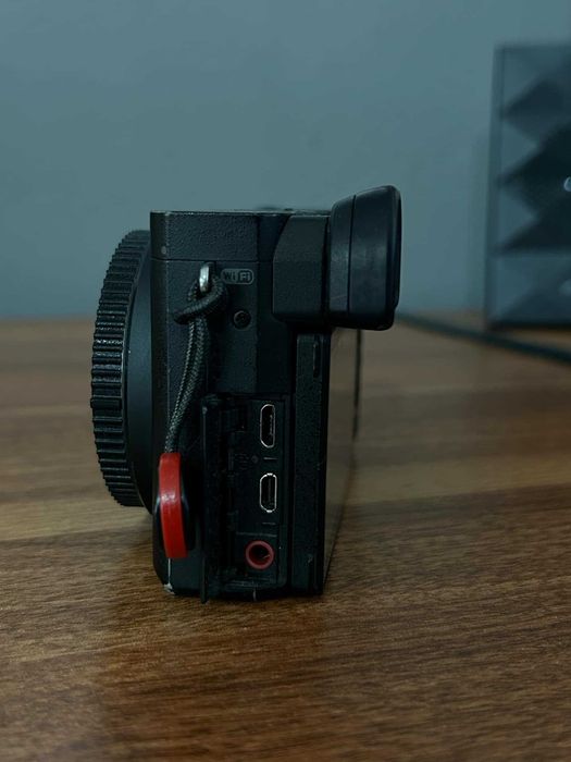 Sony A6500 + 5 батерии и зарядно + SD CARD 64gb