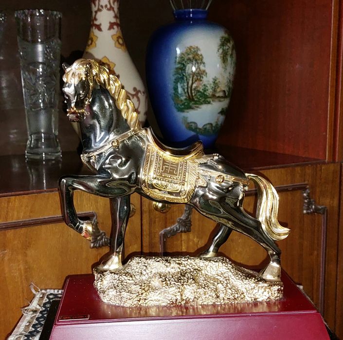 Статуэтка "Конь".
