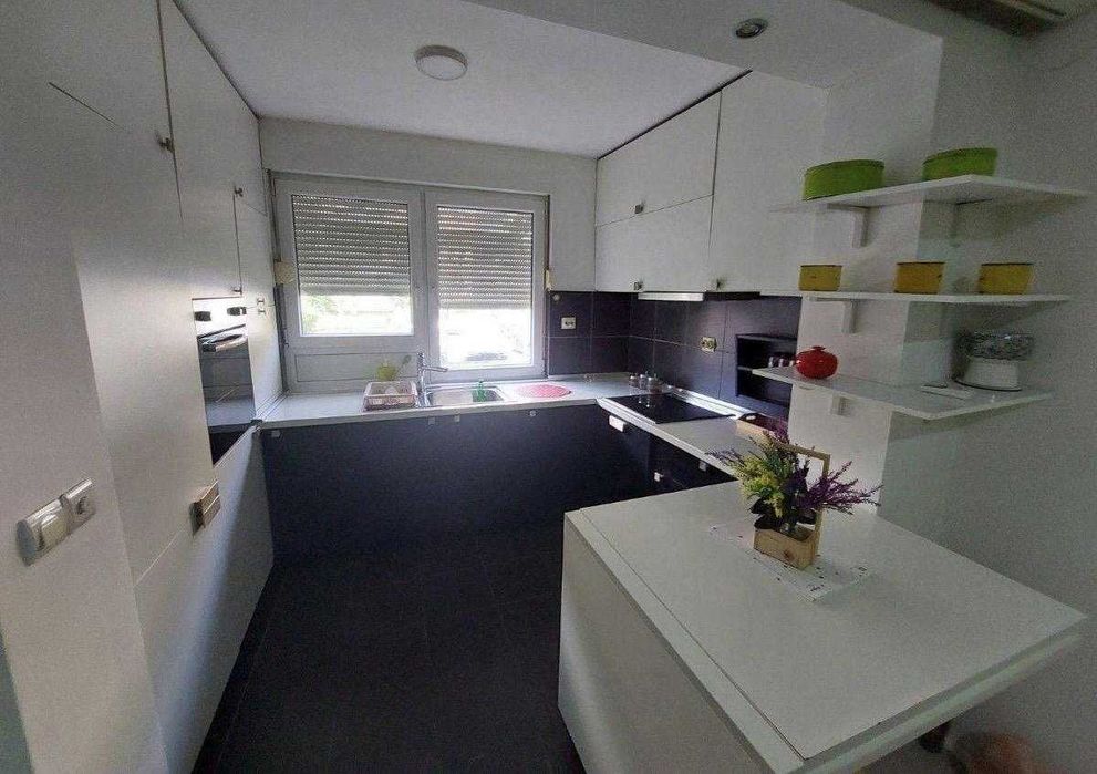 Дава се под наем Тристаен апартамент в Пловдив, Западен - 86 кв.м за 397.8 € - Снимка #1