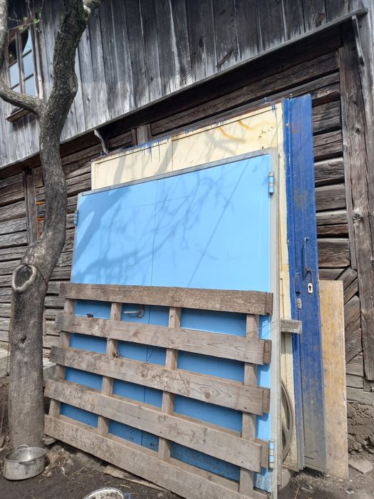 Uși de garaj sau  magazie. Prețul  este per bucata.