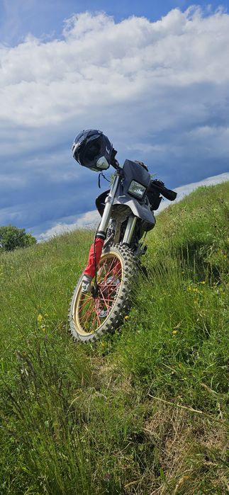 Vând Honda fmx650