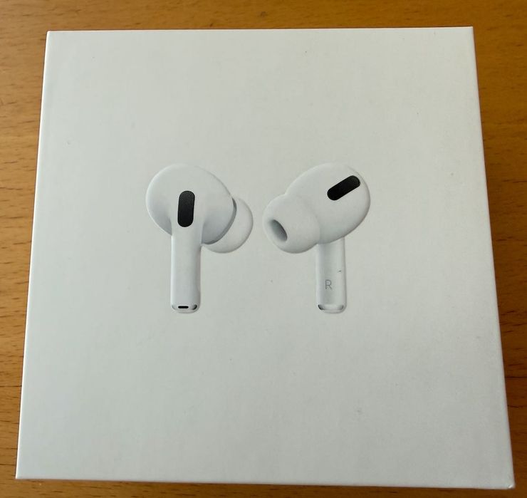 Продавам Apple AirPods Pro with Wireless Charging Case