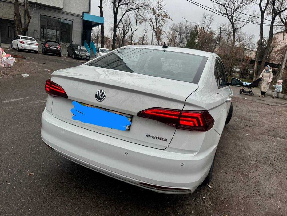 Автомобиль Volkswagen E-bora, седан, 2021г.