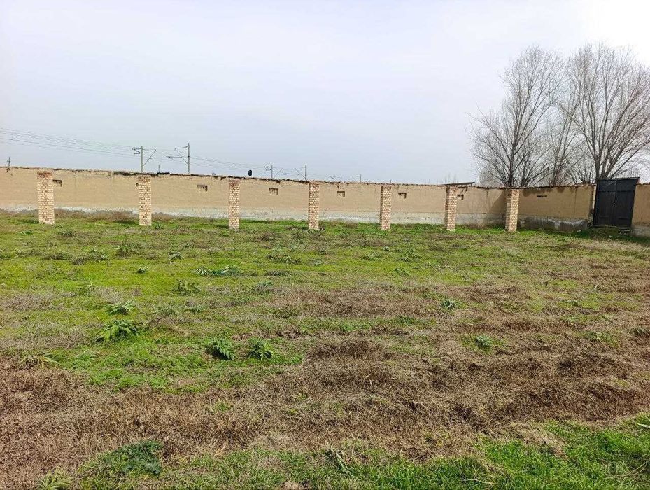 16 sotix yer sotiladi