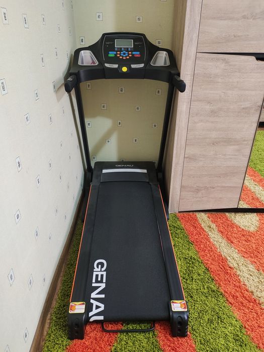 Продам беговую дорожку Genau