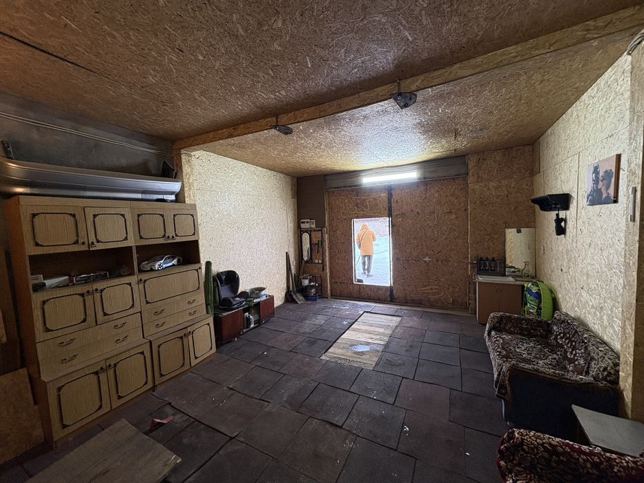 Просторный Гараж за Геммой