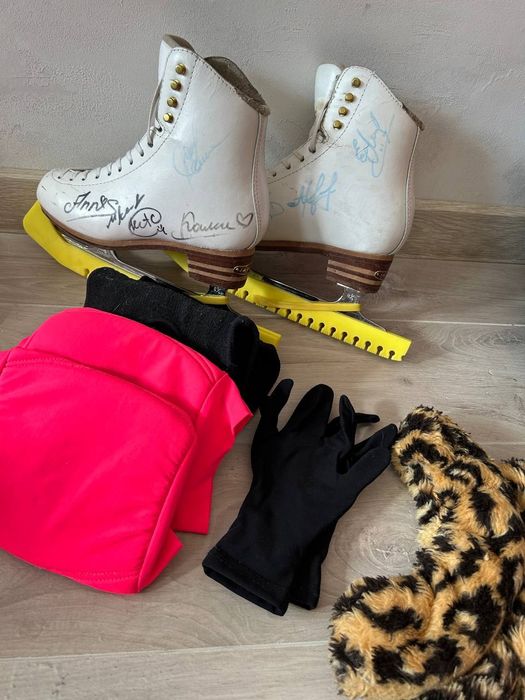 Продаю коньки фигурные