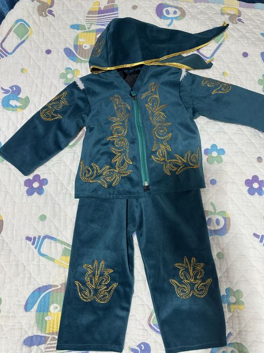 Продам комплект для 1 годик и тусау кесер