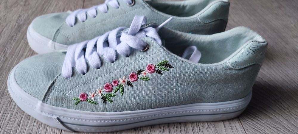 Teniși mărimea 39, model Floral, gri