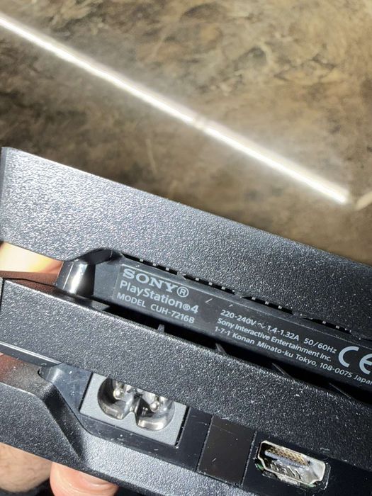 PS4 PRO / Плейстейшън 4 Про 1TB - Като НОВ!