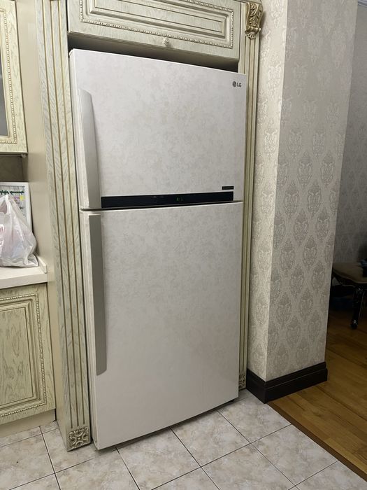 Холодильник большой