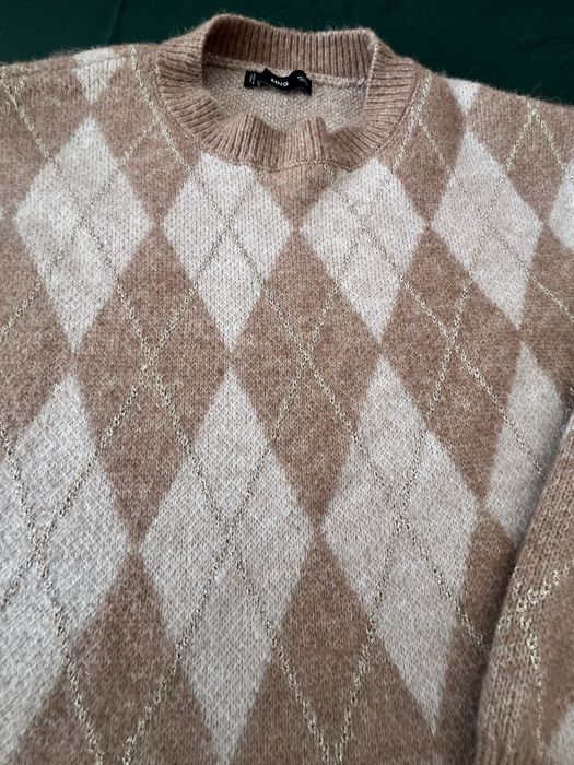 Pulover in romburi cu fir auriu inserat, elegant, de efect de la Mango, M