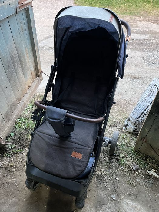 Продам коляску детскую компанктную