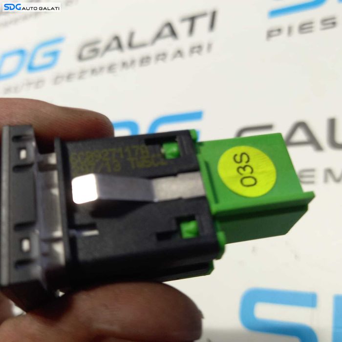 Buton Activare Dezactivare ESP Traction Control Controlul Tractiunii Volkswagen Polo 6R 2009 - 2018 Cod 6C0927117A [2282]