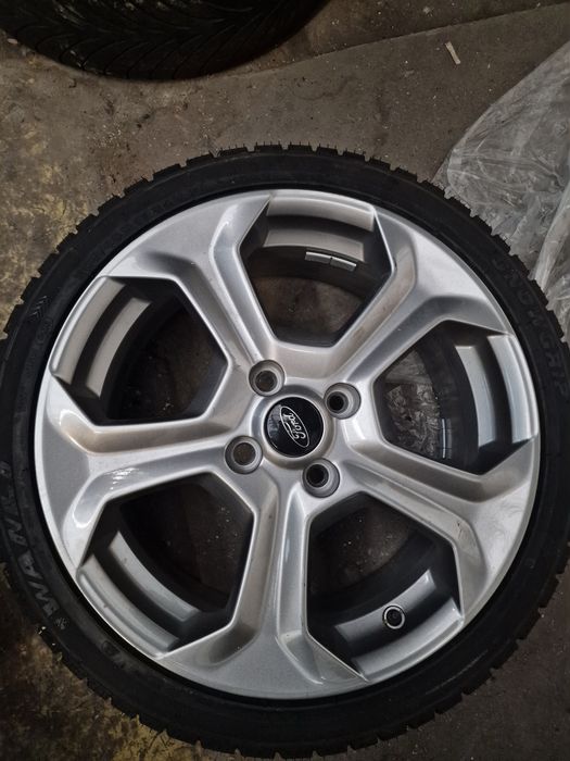 4x108 17 цола оригинални джанти Ford Fiesta със зимни гуми 205/40R17