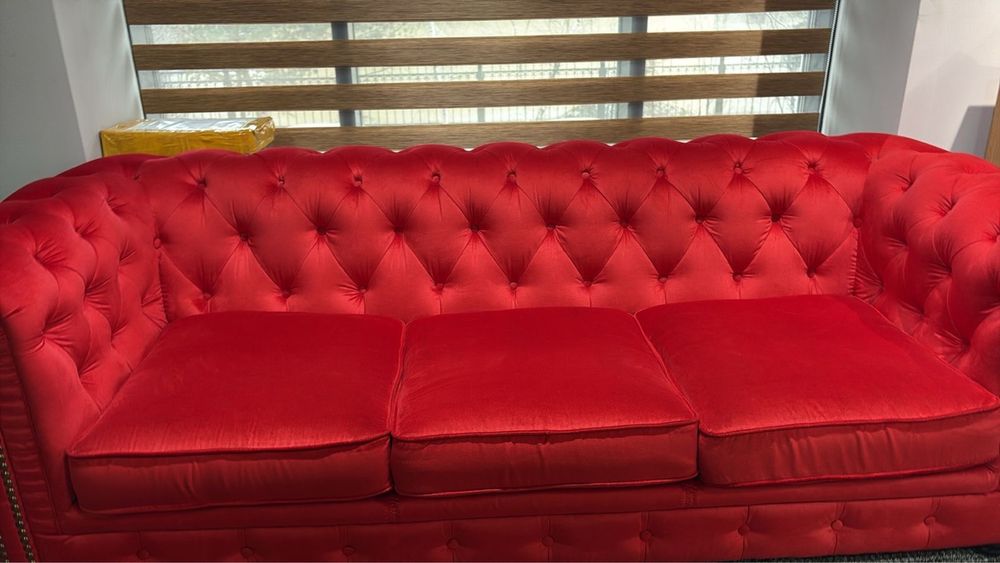 Продам красный дизайнерски диван
