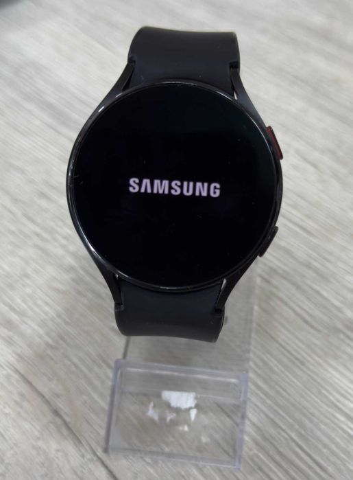 Продавам Samsung Galaxy Watch4 44mm