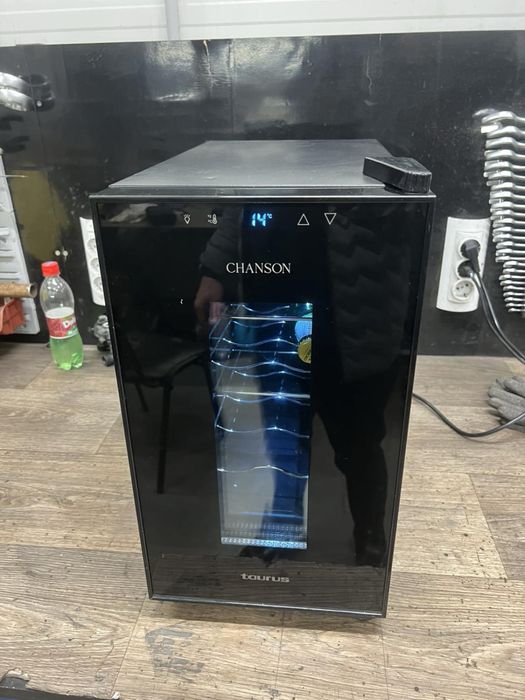 Мини хладилник за изстудяване на бутилки