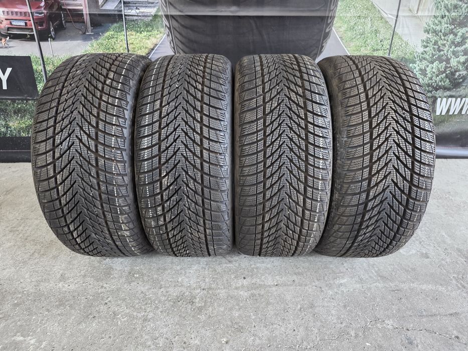 225/40/18 Goodyear 4бр