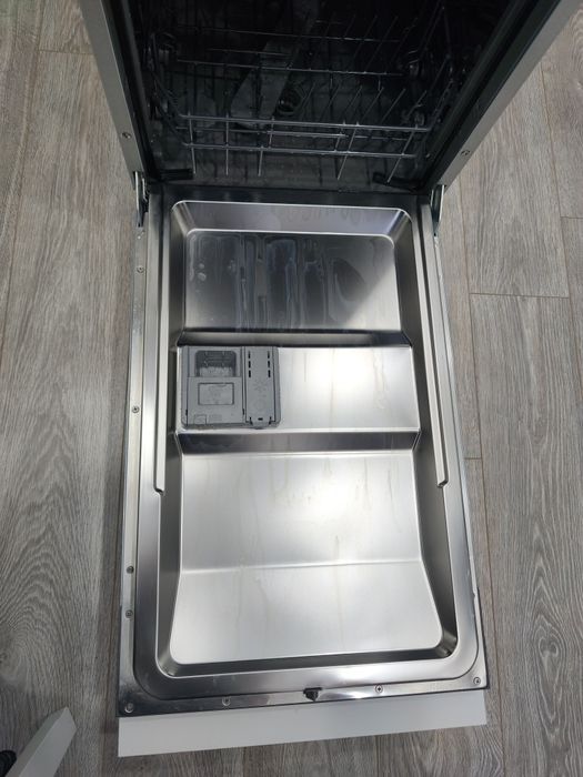 Продам посудомоечную машину